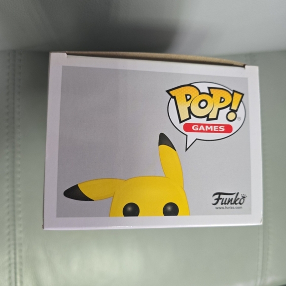 Pikachu Pokémon Funko Pop 553 New - Picture 4 of 4